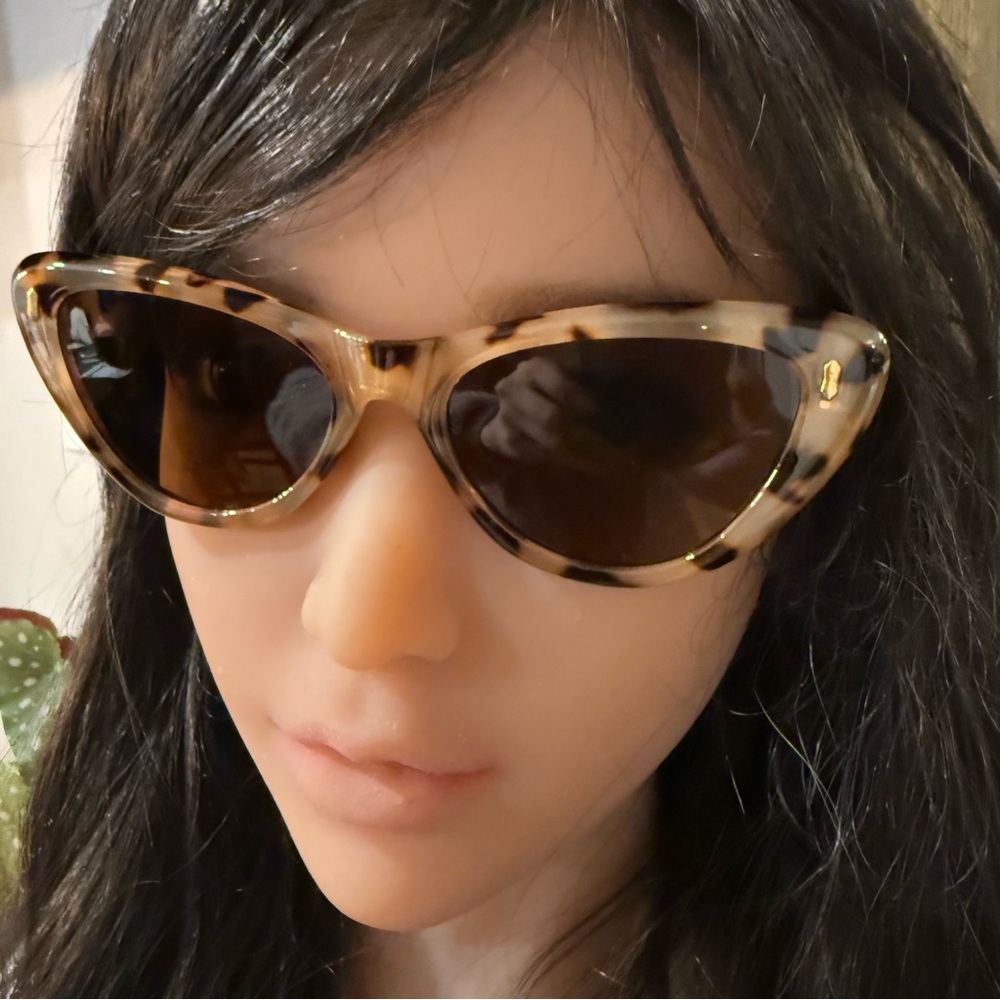 Tortoiseshell Cat-Eye Sunglasses - Brown Lenses - Picture 4 of 16